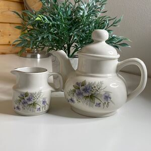 Carrigdoun Ireland tea pot and creamer.  Pottery Co-op. Cork Ireland.